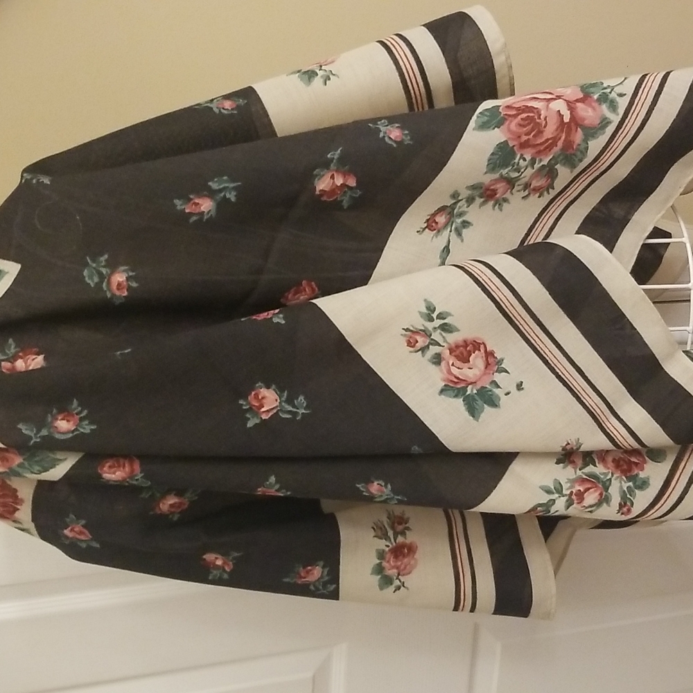 Beautiful large scarf with lovely rose pattern. EUC - Picture 3 of 9